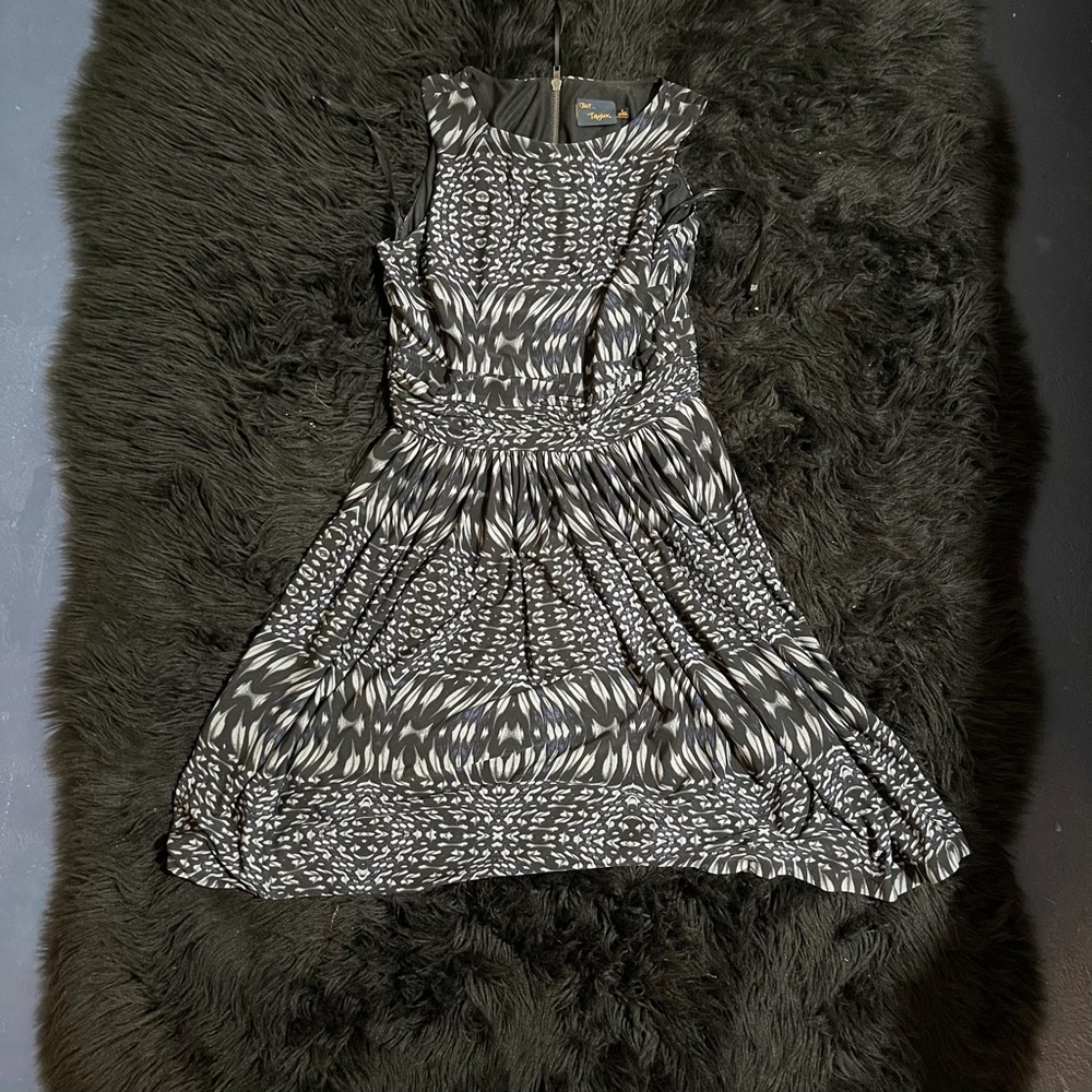 🌸 Just Taylor size 6 sleeveless dress